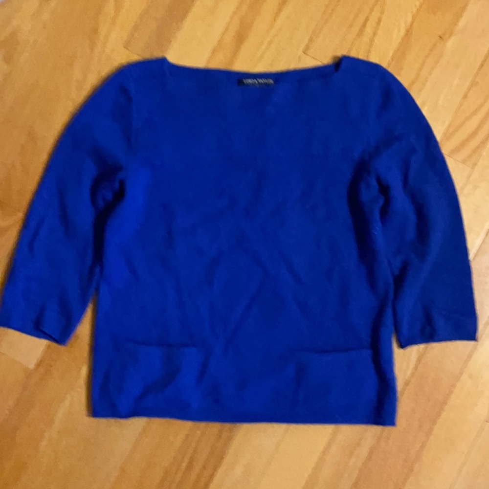 100% blue cashmere sweater